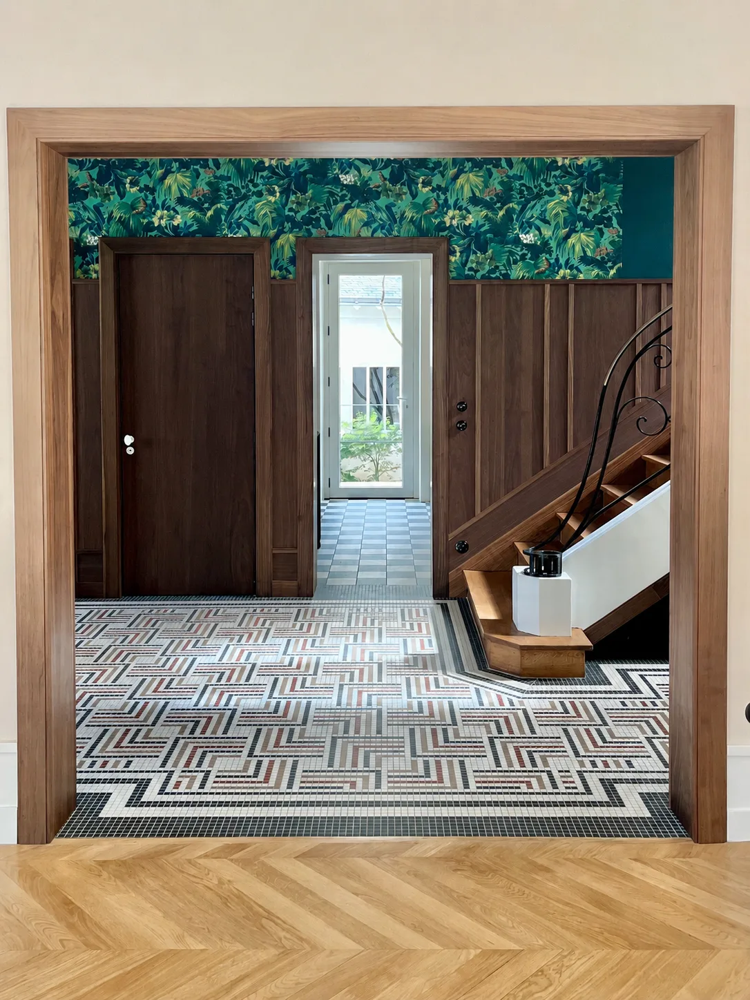 Porte, habillage mural et encadrement de baie