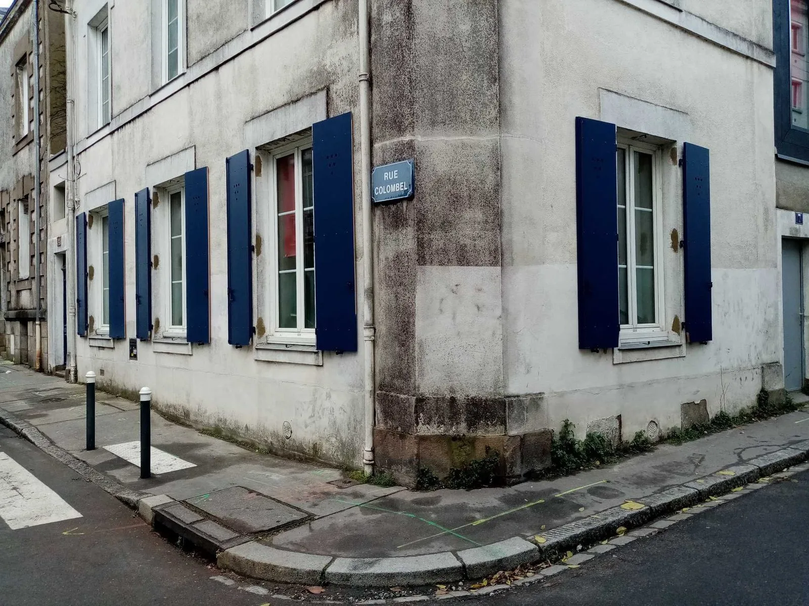 Fenêtres et volets sur-mesure posés par Arcobois, rénovation d'une façade à Nantes