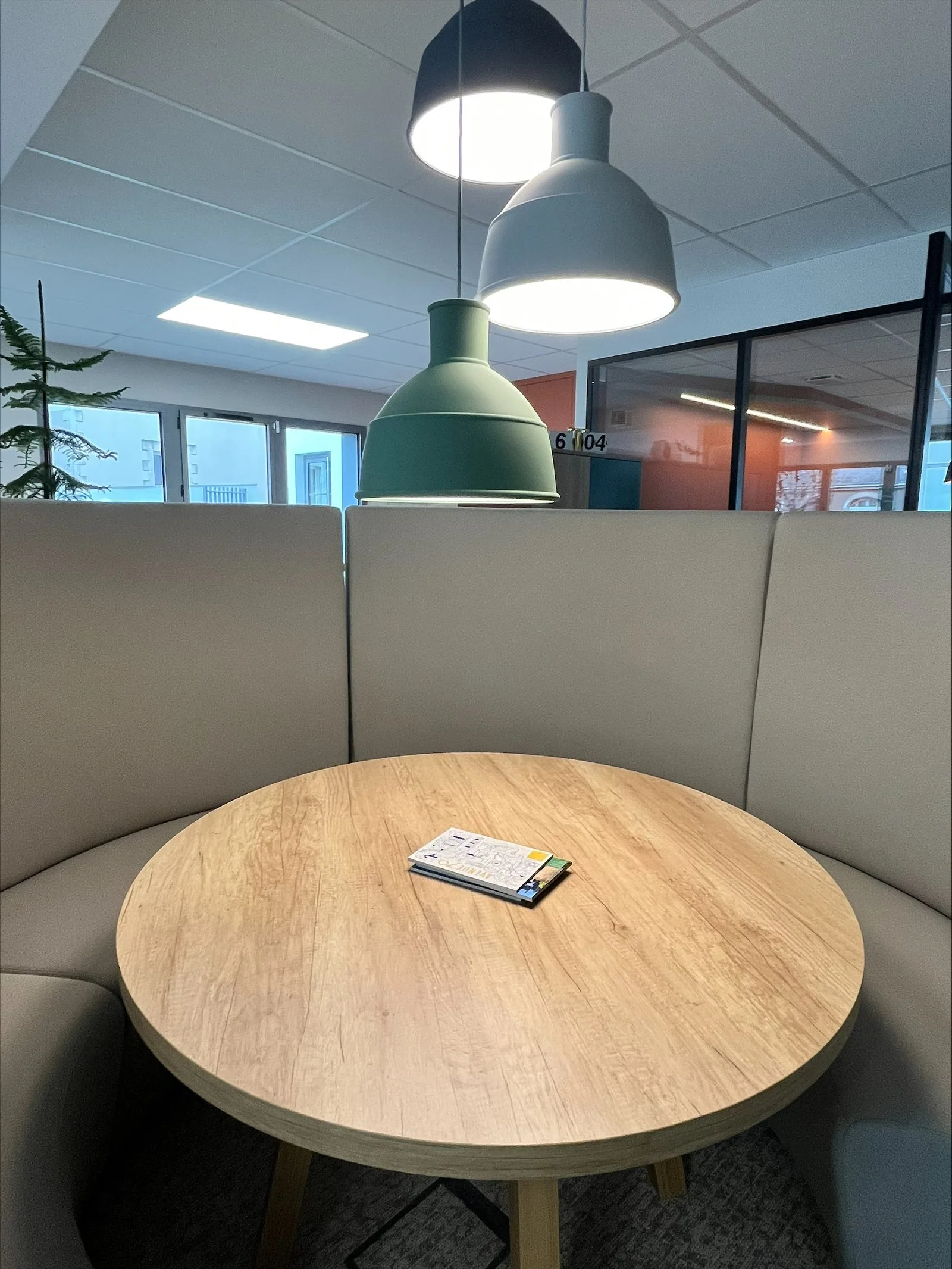 Agencement de bureaux, agence BSR à Nantes, réalisation Arcobois