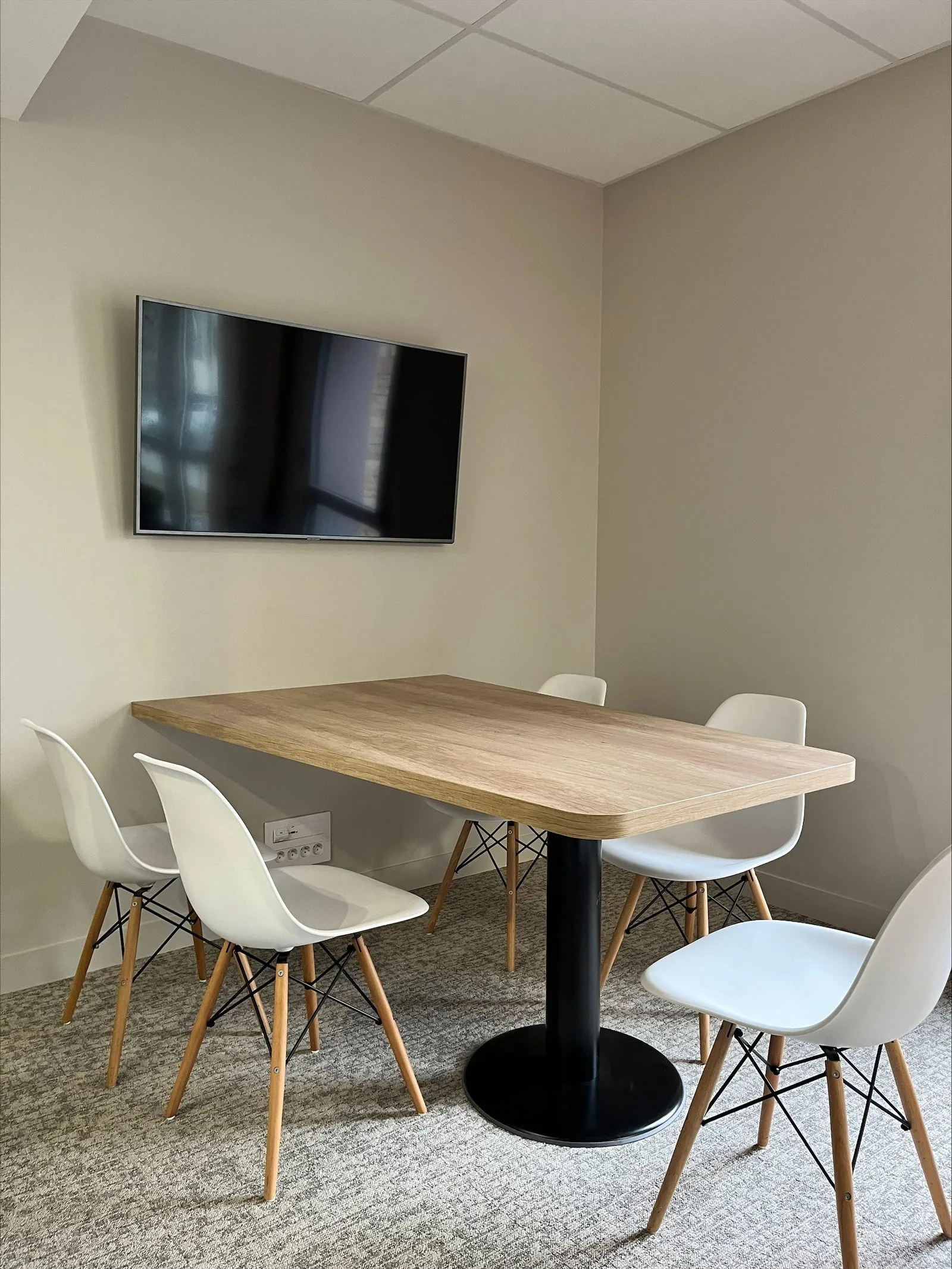 Agencement de bureaux, agence BSR à Nantes, réalisation Arcobois