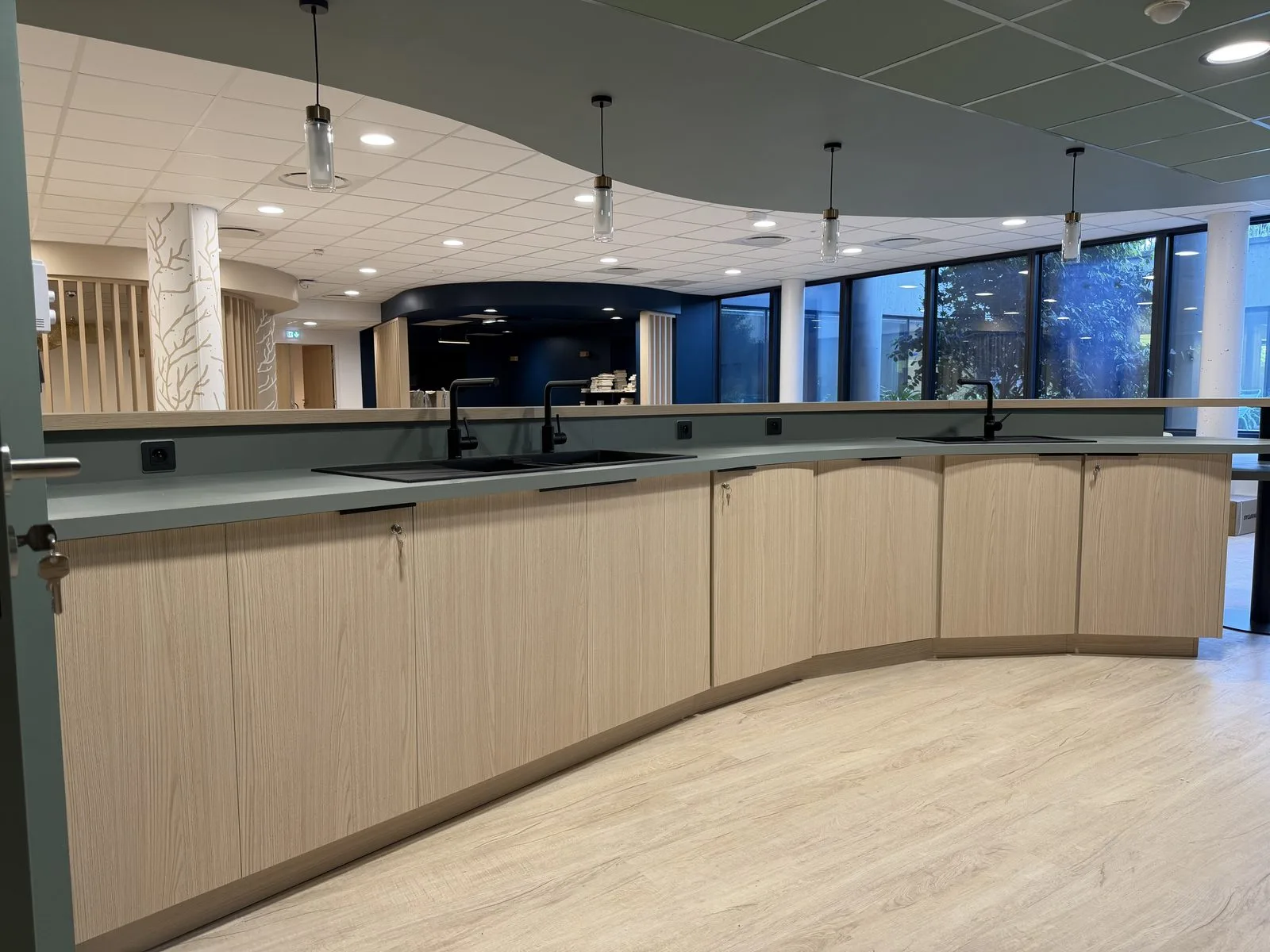 Espace de restauration, CCI Nantes Saint-Nazaire, réalisation Arcobois