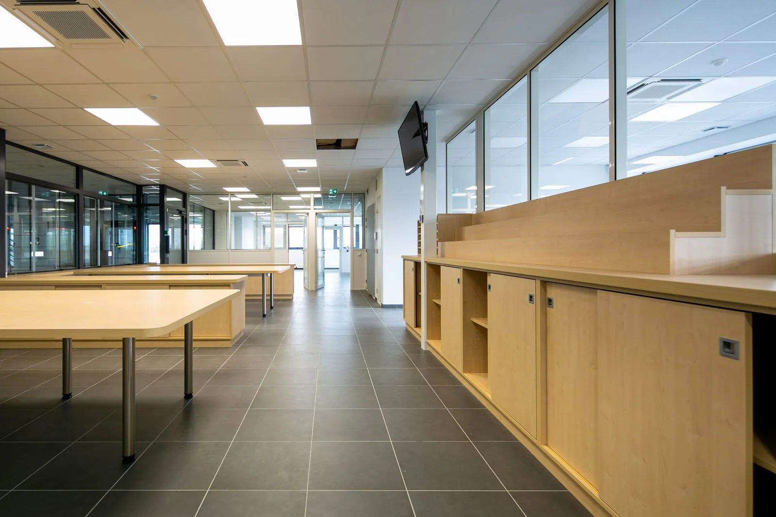 Bureaux d'une plateforme logistique à Angers, réalisation Arcobois