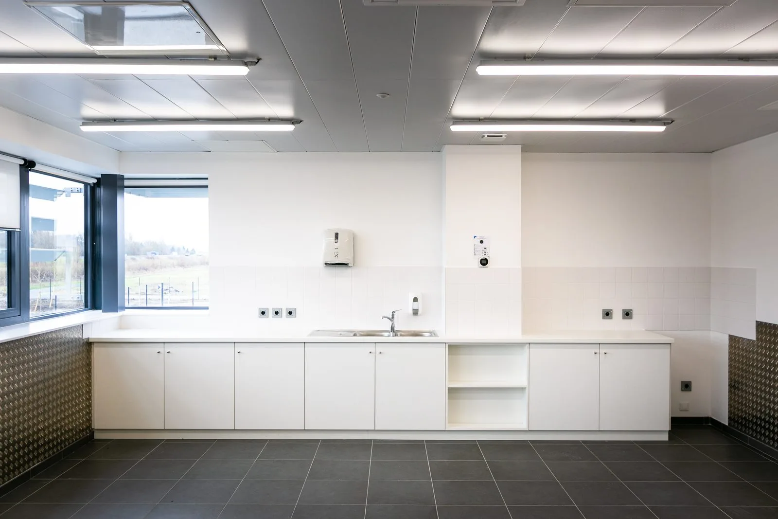 Bureaux d'une plateforme logistique à Angers, réalisation Arcobois