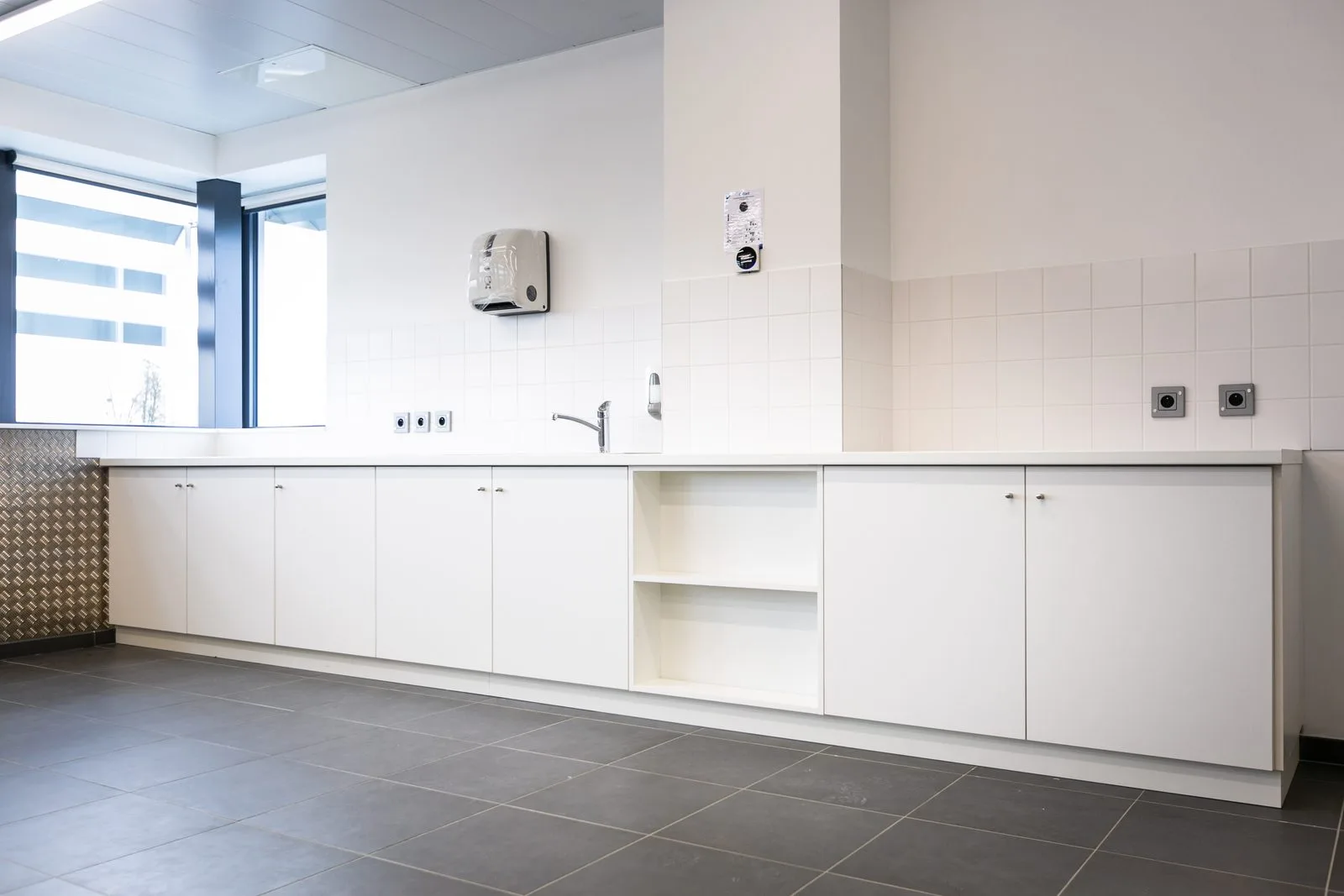 Bureaux d'une plateforme logistique à Angers, réalisation Arcobois