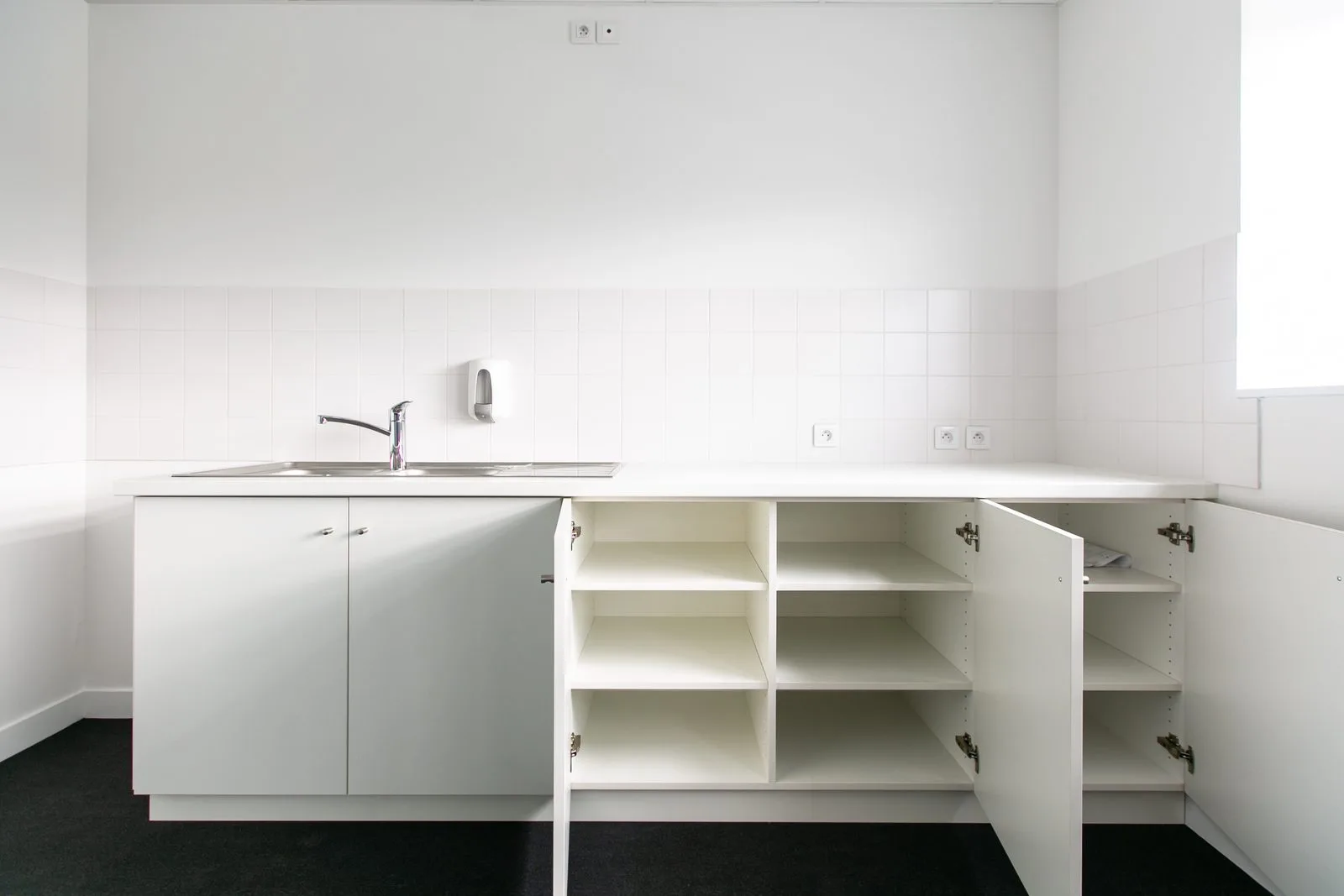 Bureaux d'une plateforme logistique à Angers, réalisation Arcobois